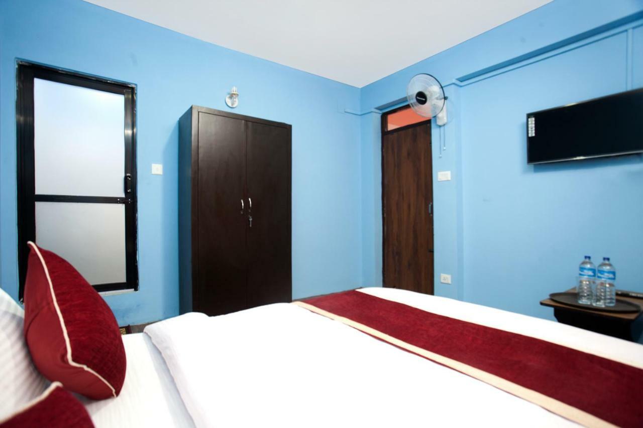 Hotel Crossroads Kathmandu Esterno foto