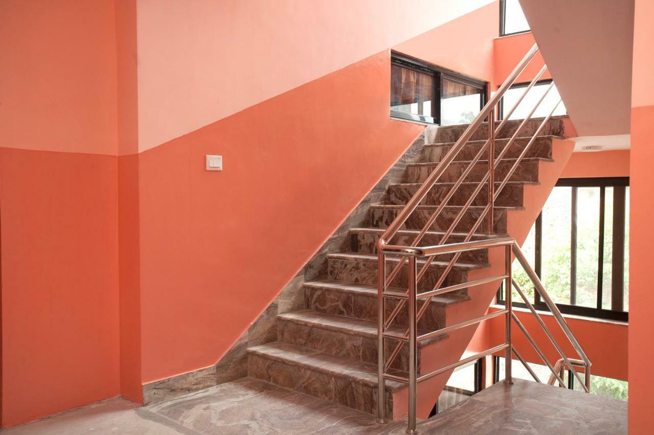Hotel Crossroads Kathmandu Esterno foto